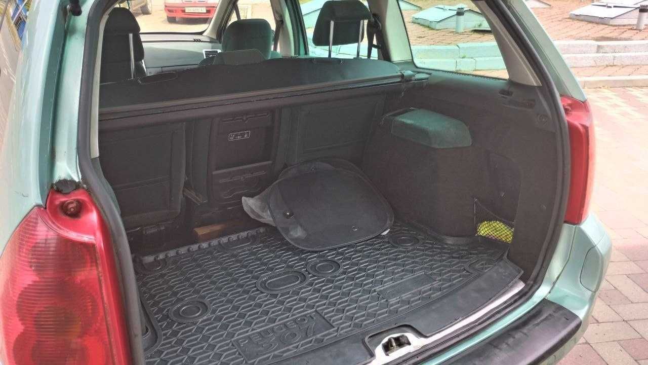 Живий симпатичний універсал Peugeot 307 SW 1.6 MT
