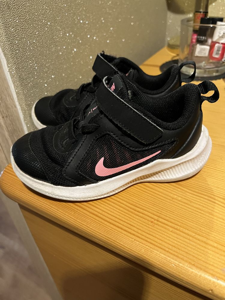 Buty Nike 26 czarno rózowe