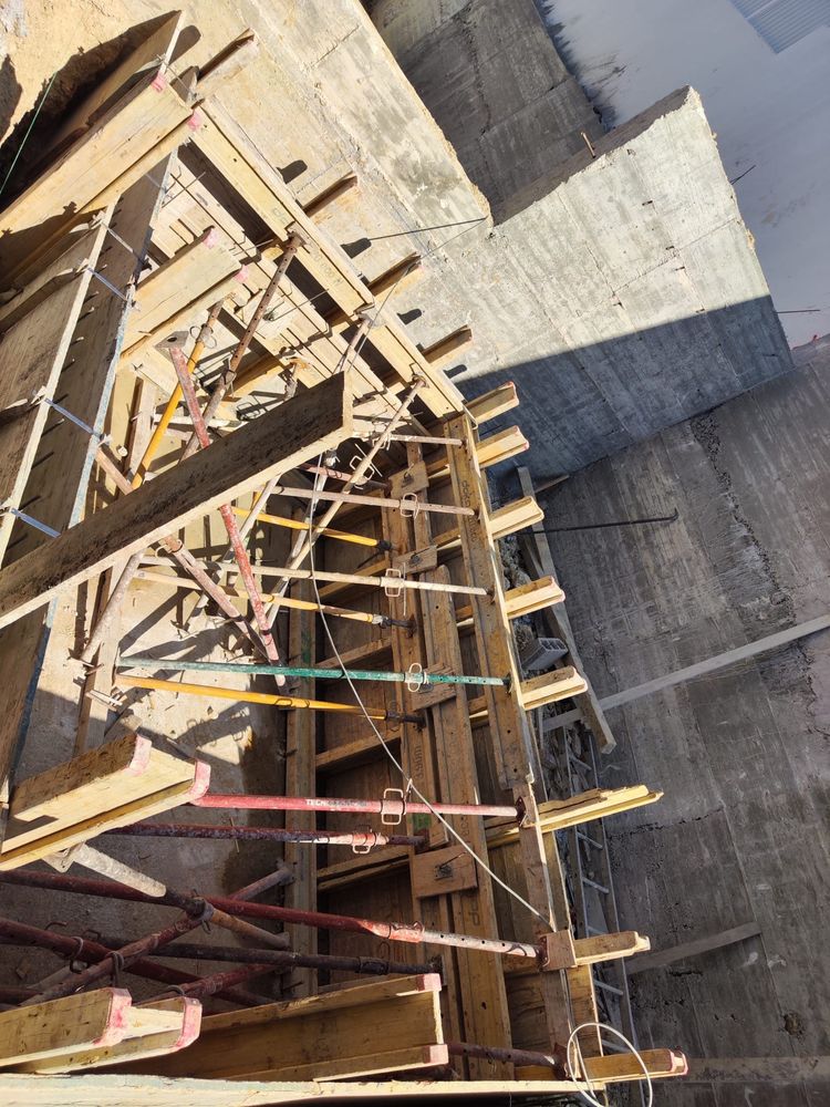 Trabalho de carpiteiro de confragem.