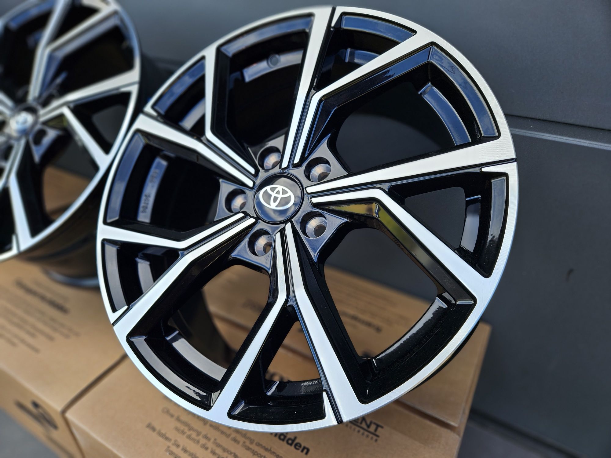 TOYOTA 17 " Nowe 5x114,3 C-HR Corolla Cross RAV4 CHR Felgi Czarne