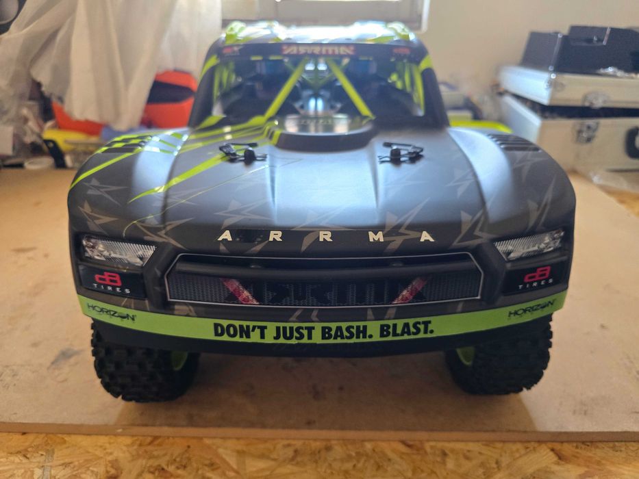 Carro  rc Arrma mojave 6s
