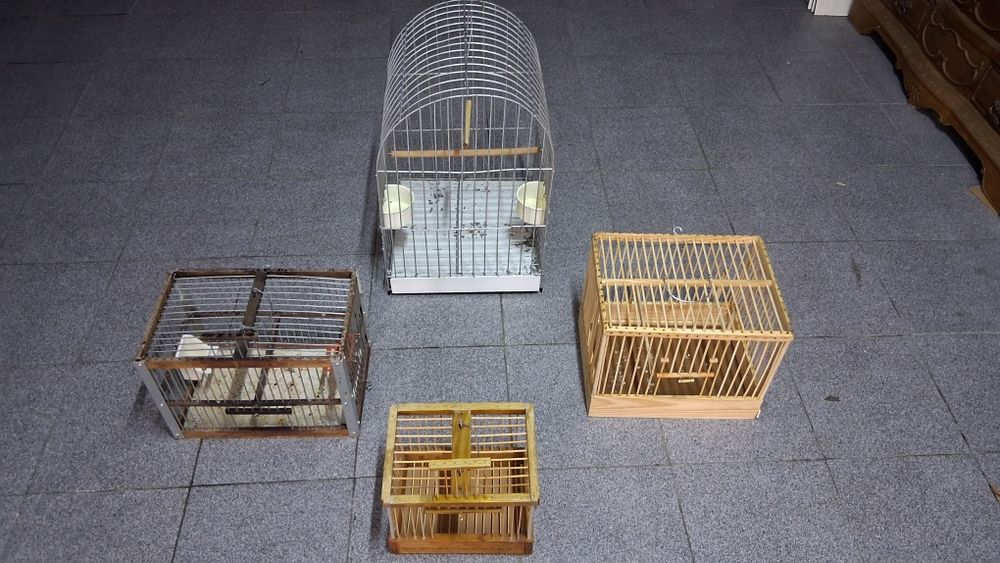 4 gaiolas por 35 €.
