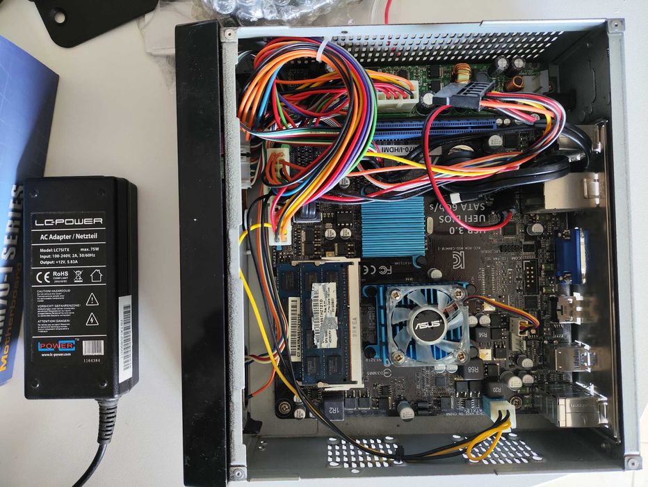 Mini PC Asus C8HM70-I/HDMI + Caixa ITX LC Power LC-1350MI + 4GB RAM