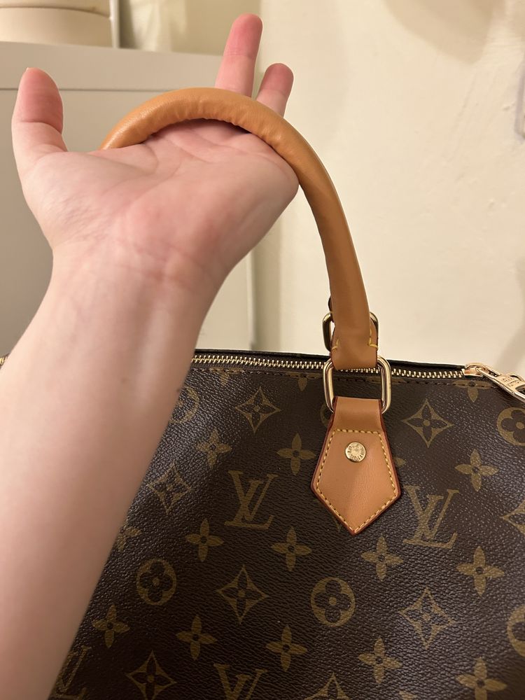 Brazowa torebka z monogramem Louis Vuitton