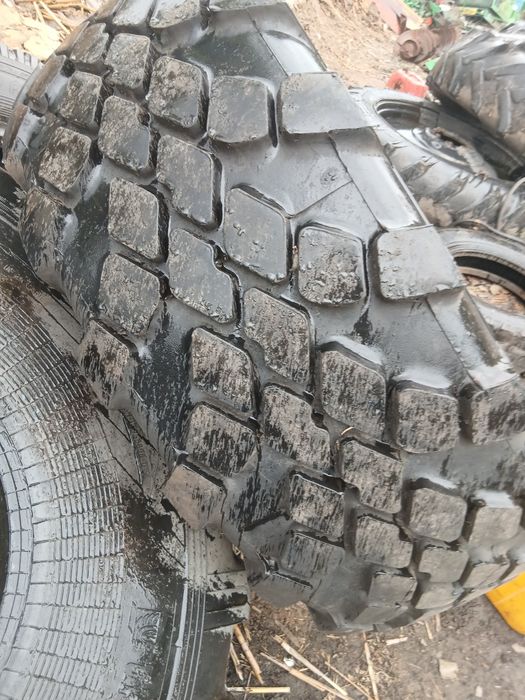 Продам два ската 21.5/75R21
