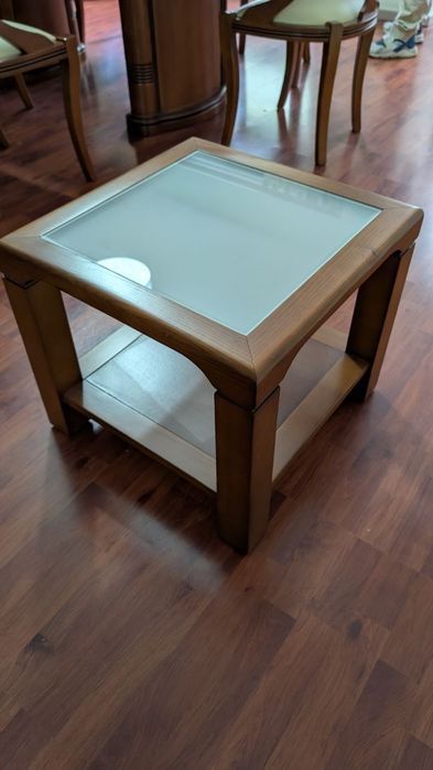 Mesa de centro de madeira e vidro