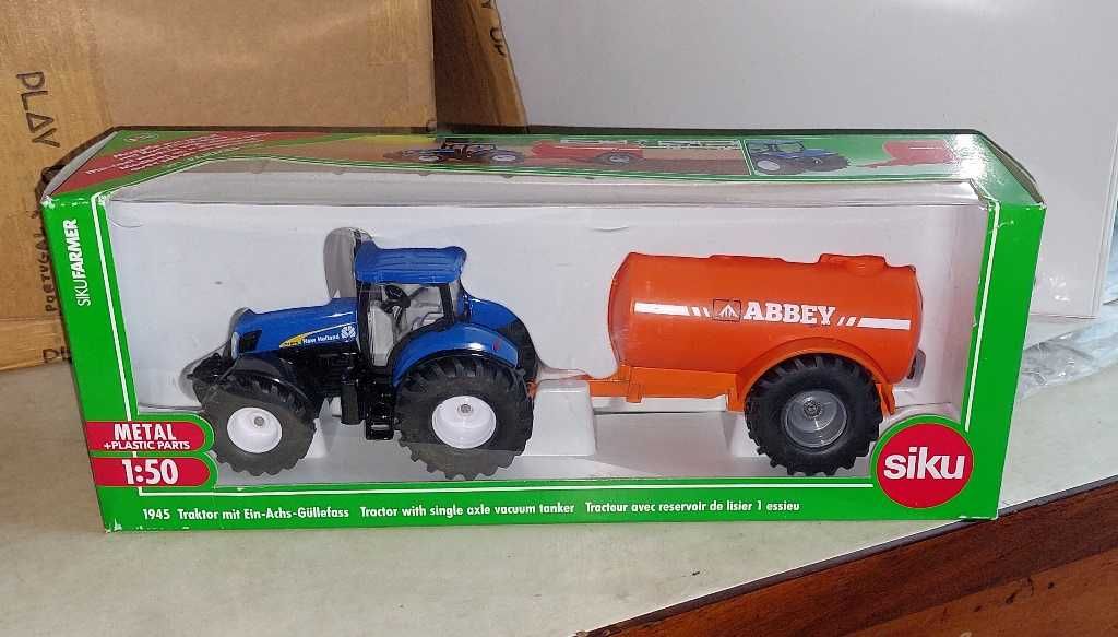 Trator com Reboke Tanque - SIKU 1945 - New Holland T7070