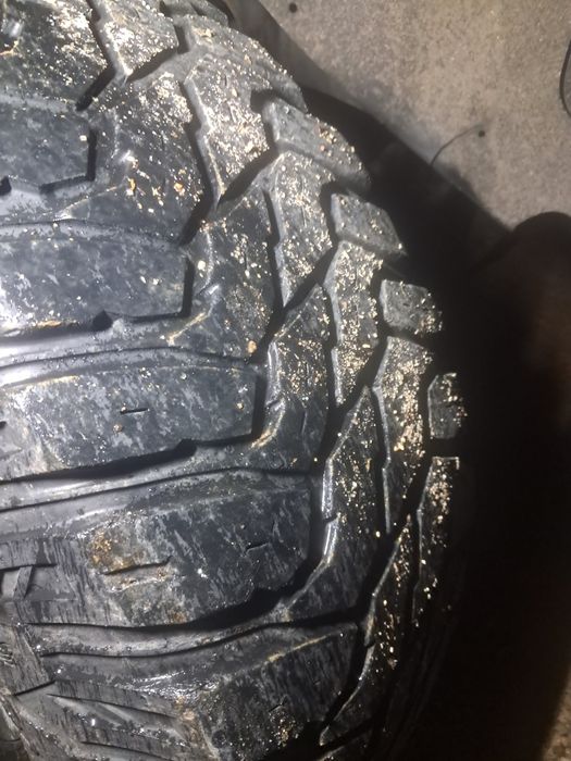 Conjunto jantes e pneus furação japonesa