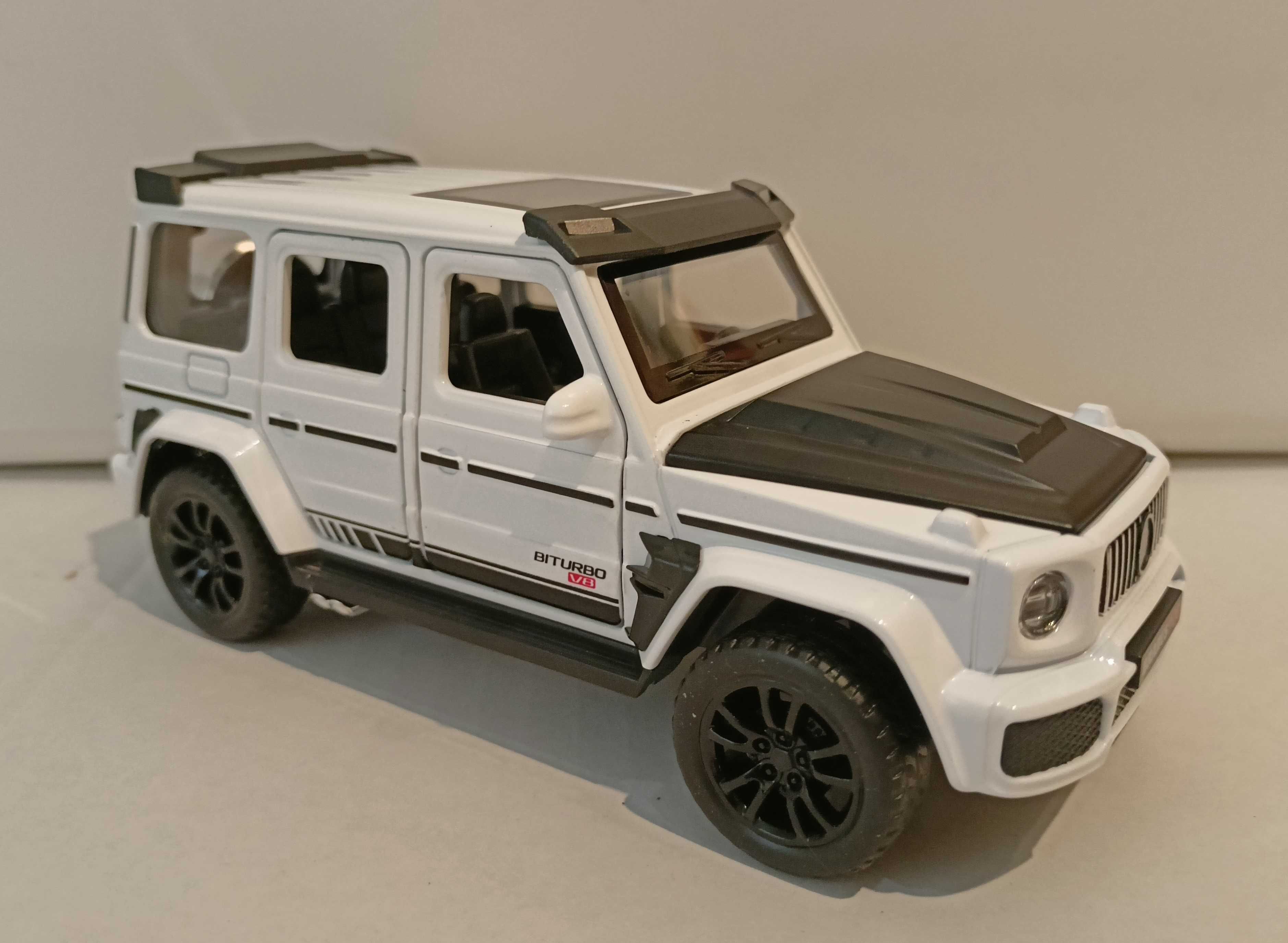 Autko Mercedes G-klasa G65 AMG zabawka 1:32 METAL