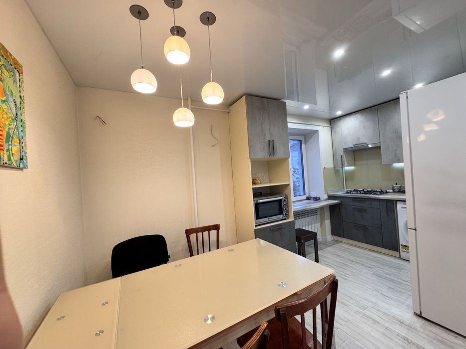 Продаж сучасної 3к.квартири після ремонту ,з видом на Соборну площу !