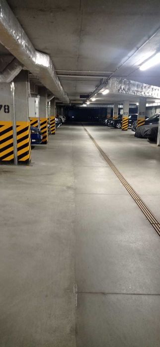 Wynajmę miejsce postojowe w hali garażowej na ul. Królowej Bony