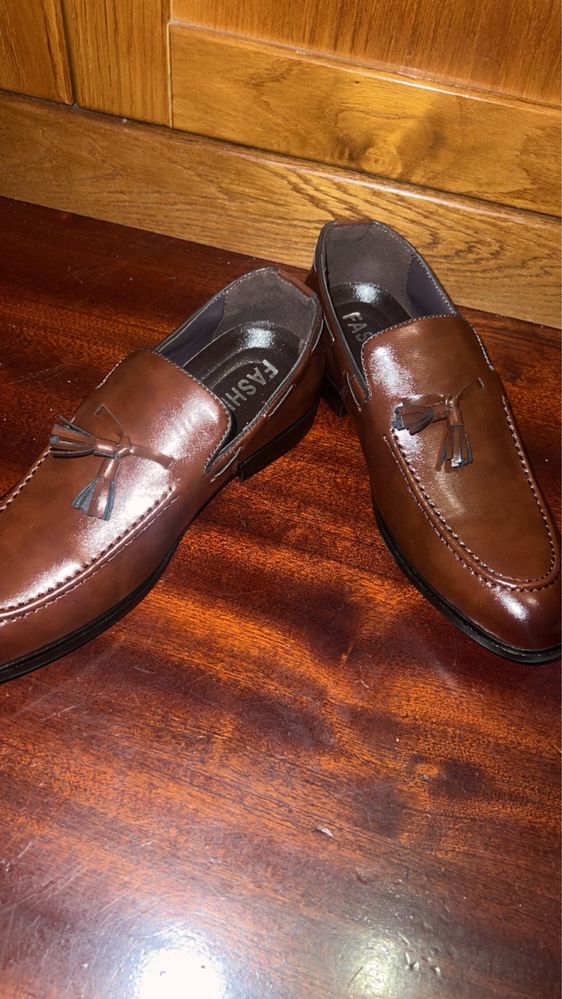 Sapatos clássicos de homem