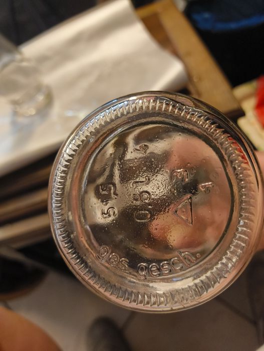 Dwie ozdobne karafki