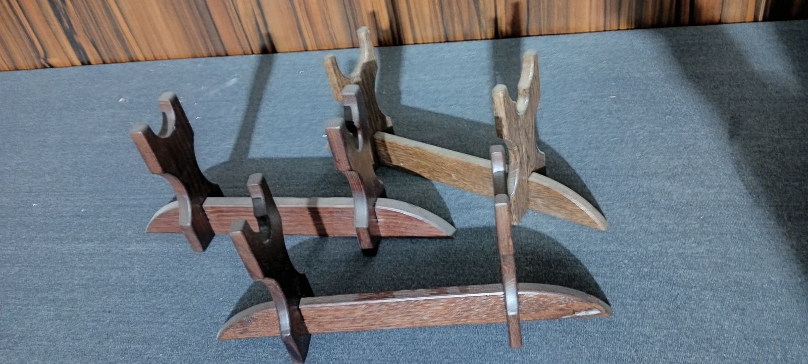 Stojak na pistolet skałkowy składany
