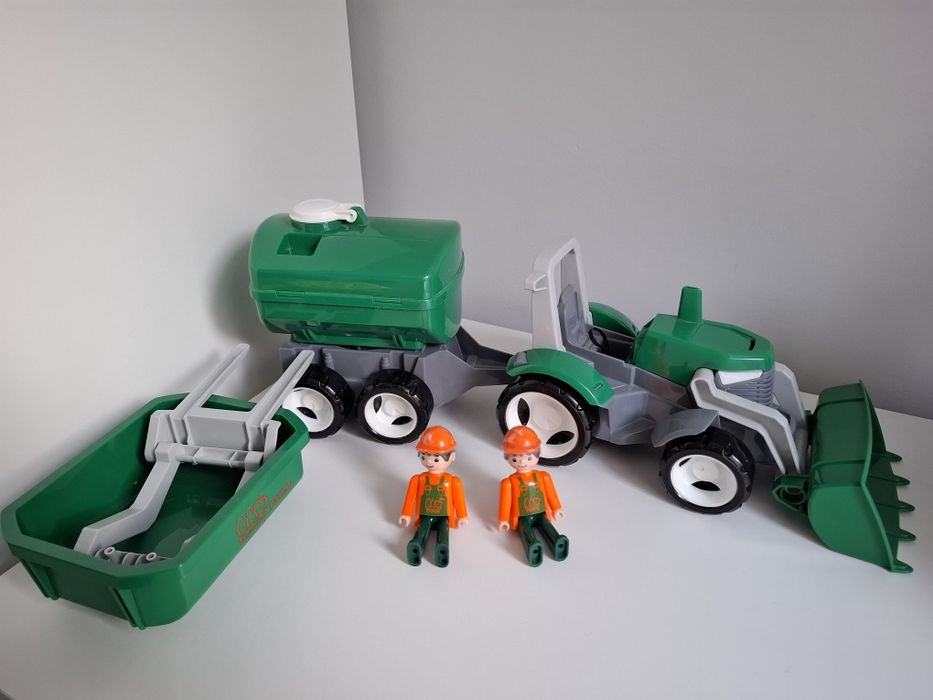 Zestaw traktor, cysterna, wywrotka, koparka, widlak