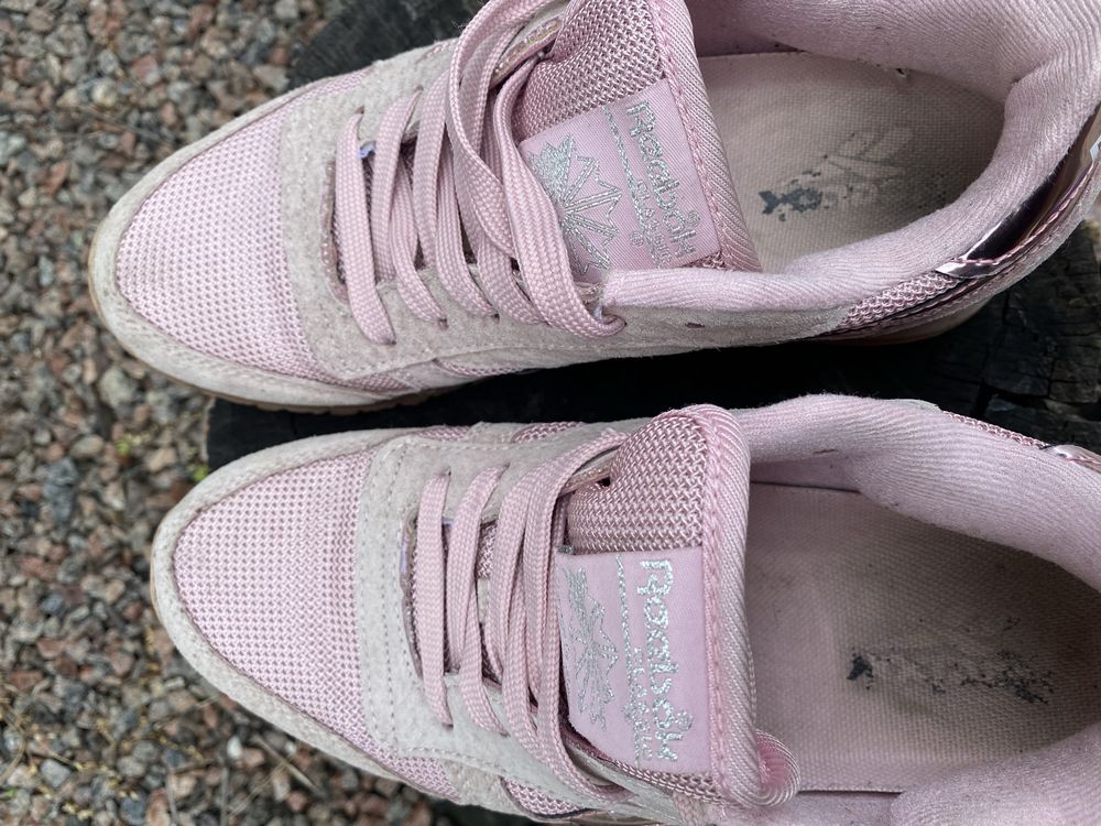 Пудровые кроссовки размер 39 розовые кроссовки