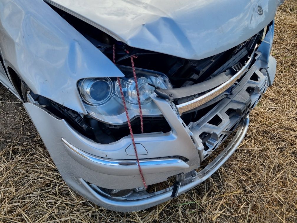 Volkswagen Touran uszkodzony Lift HIGHLINE