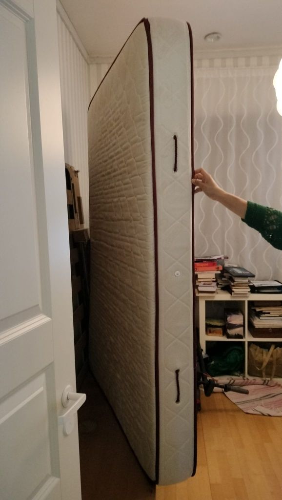 Cama de corpo e meio e colchão