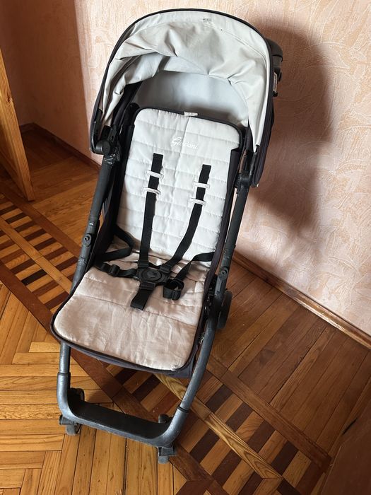 Коляска прогулка дуже легка