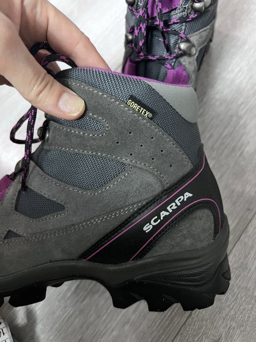 Трекінгові черевики