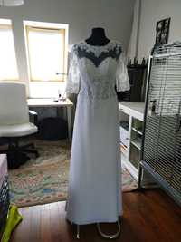 Suknia ślubna zdobiona cyrkoniami