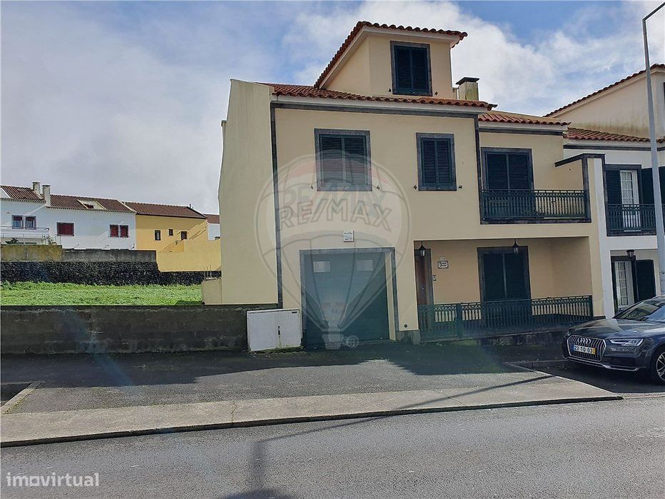 Moradia T4 para arrendamento