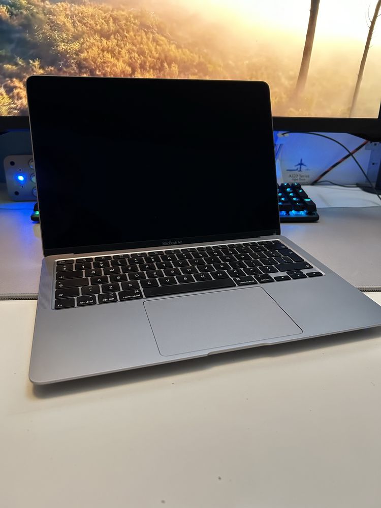 MacBook Air 2020 | i3 | 8GB RAM | 256GB SSD | Space Gray