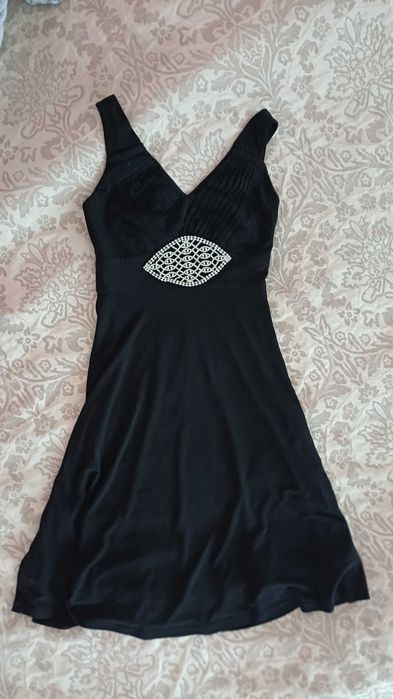 Чорна коктейльна сукня