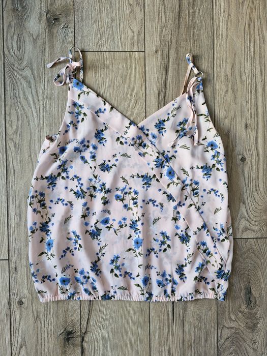 Letnia bluzka na ramiączkach w kwiaty rozmiar S Reserved