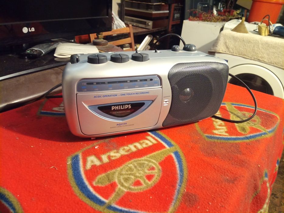 Магнитофон Филлипс новый работает всё
