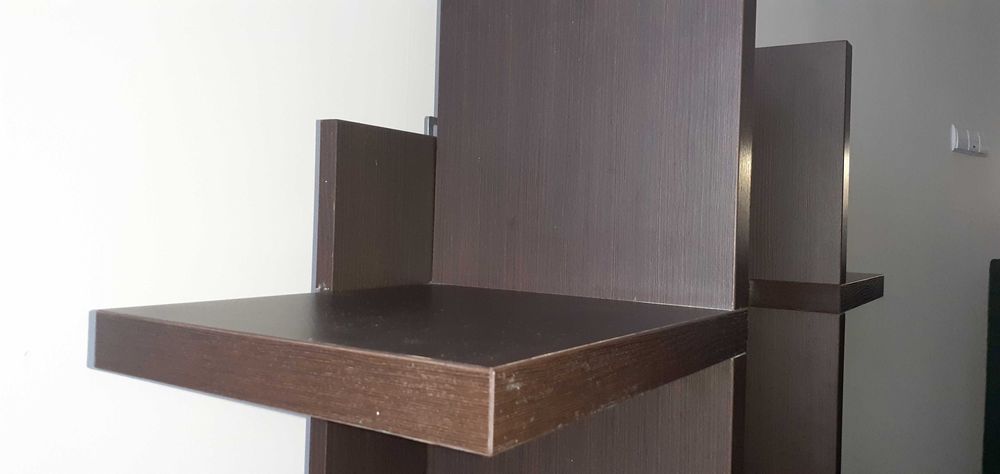 Półka ścienna regał