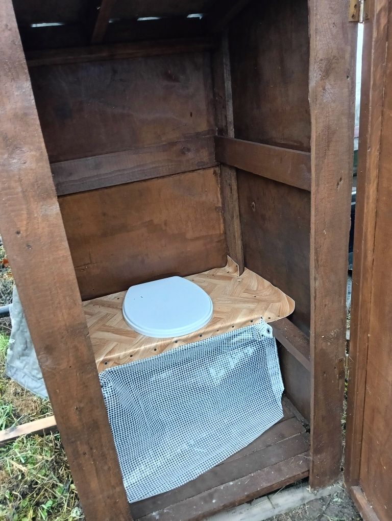 WC , wychodek, kibelek  na budowę, na działkę