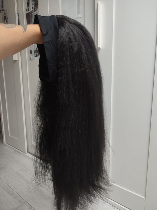 Czarna peruka jak prawdziwa gęsta wysoka jakość na opasce