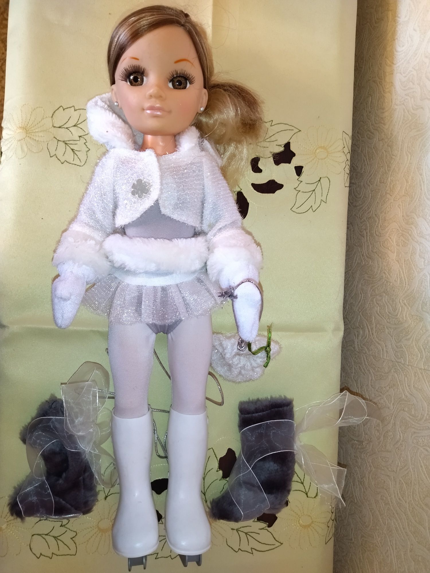 Продам очень красивую новую испанскую куклу Famosa Nency 45 см