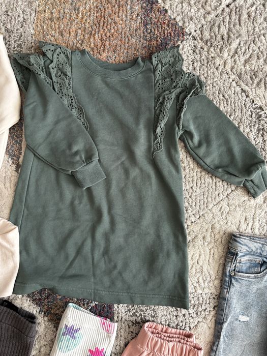 Paka! Zestaw ubrań ZARA rozmiar 110 – bluzy, spodnie, piżamka, jeansy