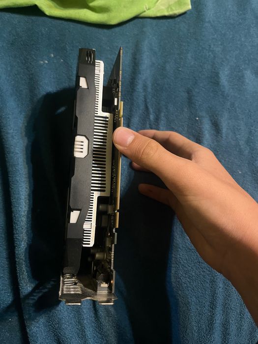 Продаю відеокарту gtx 1050 ti в ідеал стані користувався 3-4 місяці