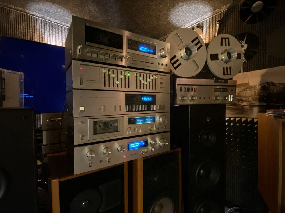 Wieża stereo z najlepszych, parowanych ze sobą brzmieniowo segmentów