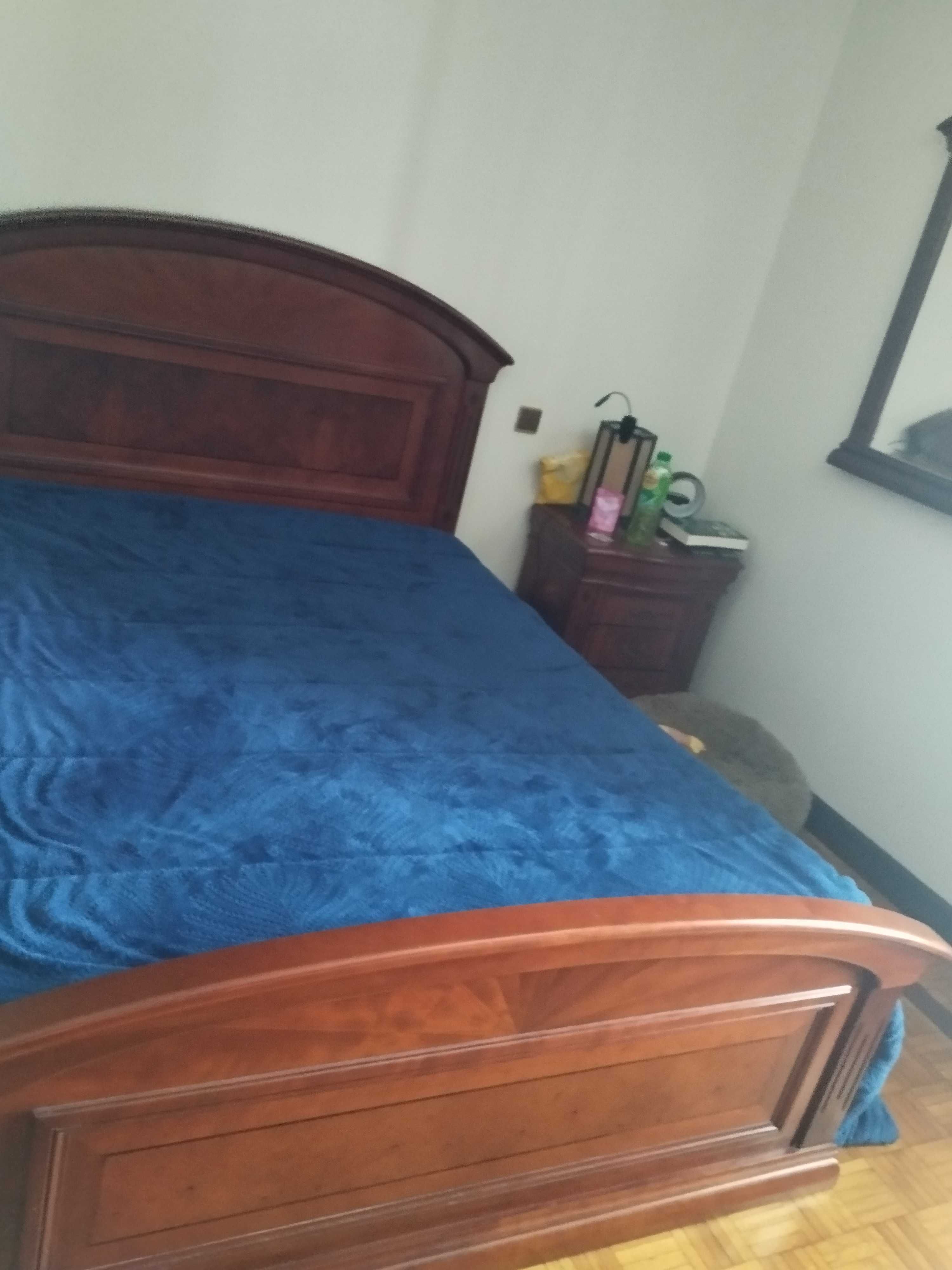 Vendo cama+ mesas cabeceira
