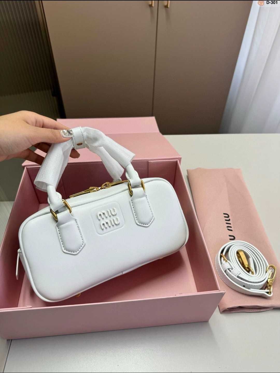 MiuMiu Biała Mała Torba Na Ramię Z Wykonanym Sercem Outlet