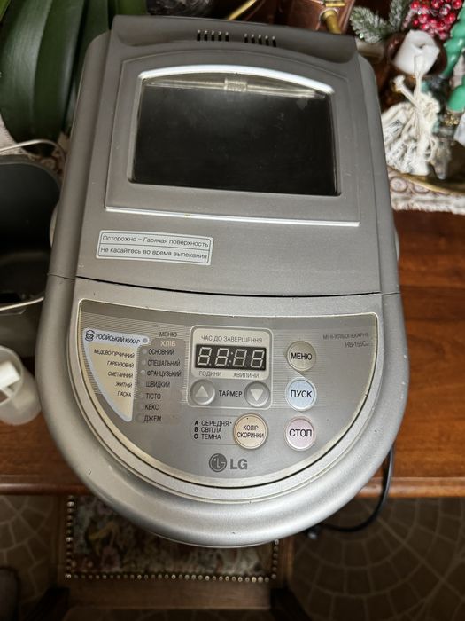 Хлібопічка LG з поваром