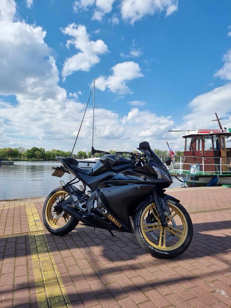 Yamaha YZF r125 Black & Gold