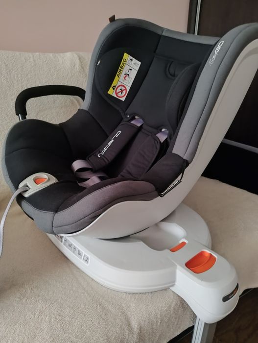 Fotelik samochodowy obrotowy z bazą ISOFIX