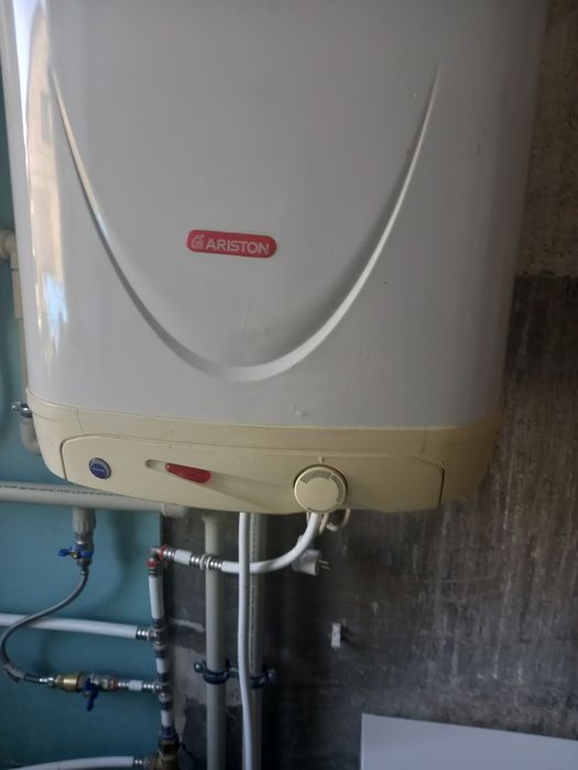 Sprzedam używany elektryczny bojler Ariston 117 l