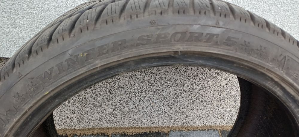 Dunlop Winter Sport 5.  225/40/18