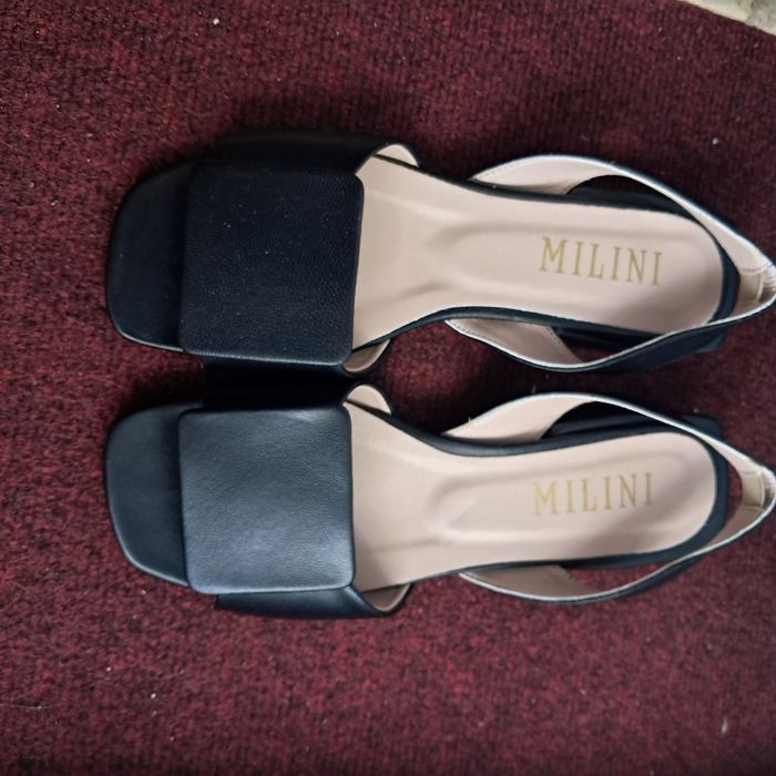 Шкіряні босоніжки 37 розміру