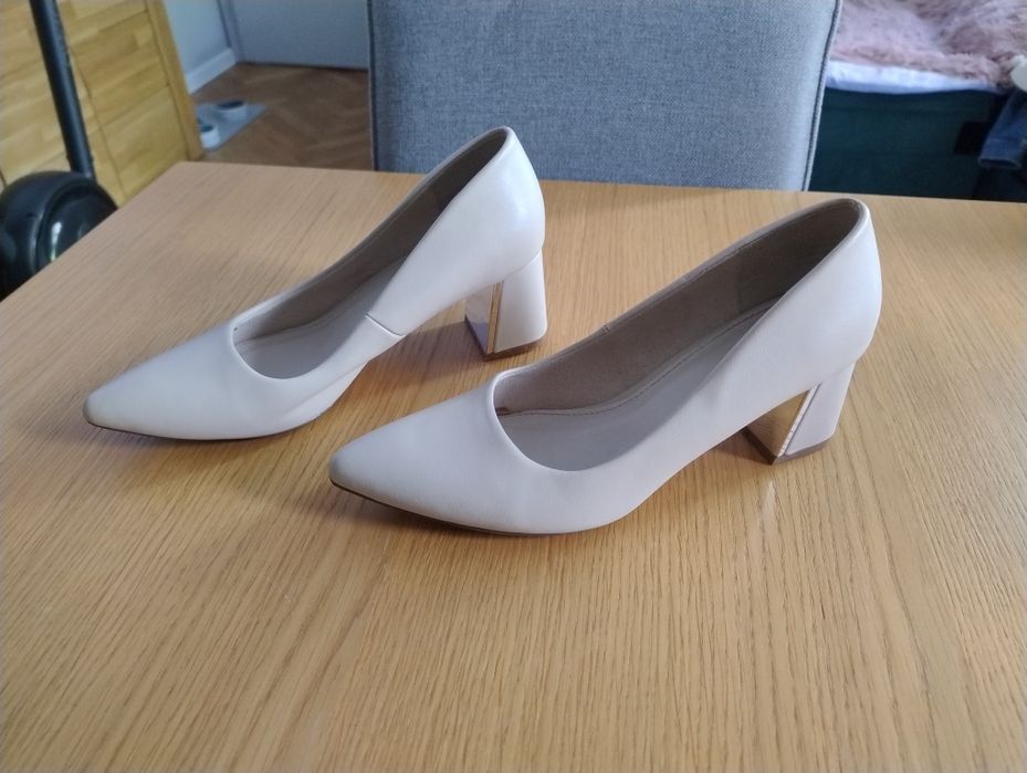 Buty na obcasie 37