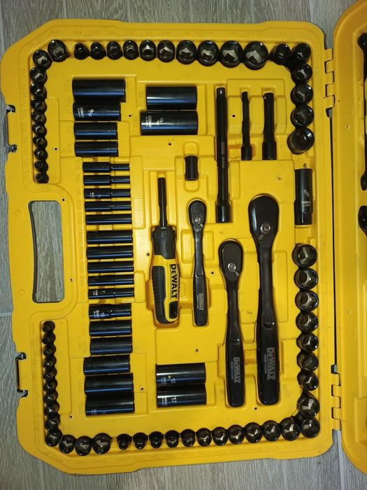 Zestaw kluczy DeWalt dla mechanika i nie tylko