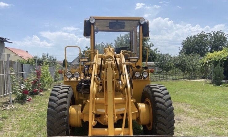 Фронтальный погрузчик UN 053  продам