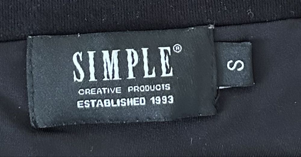 Czarna sukienka Simple z drapowaniem - 67 proc wiskoza - rozmiar S/XS