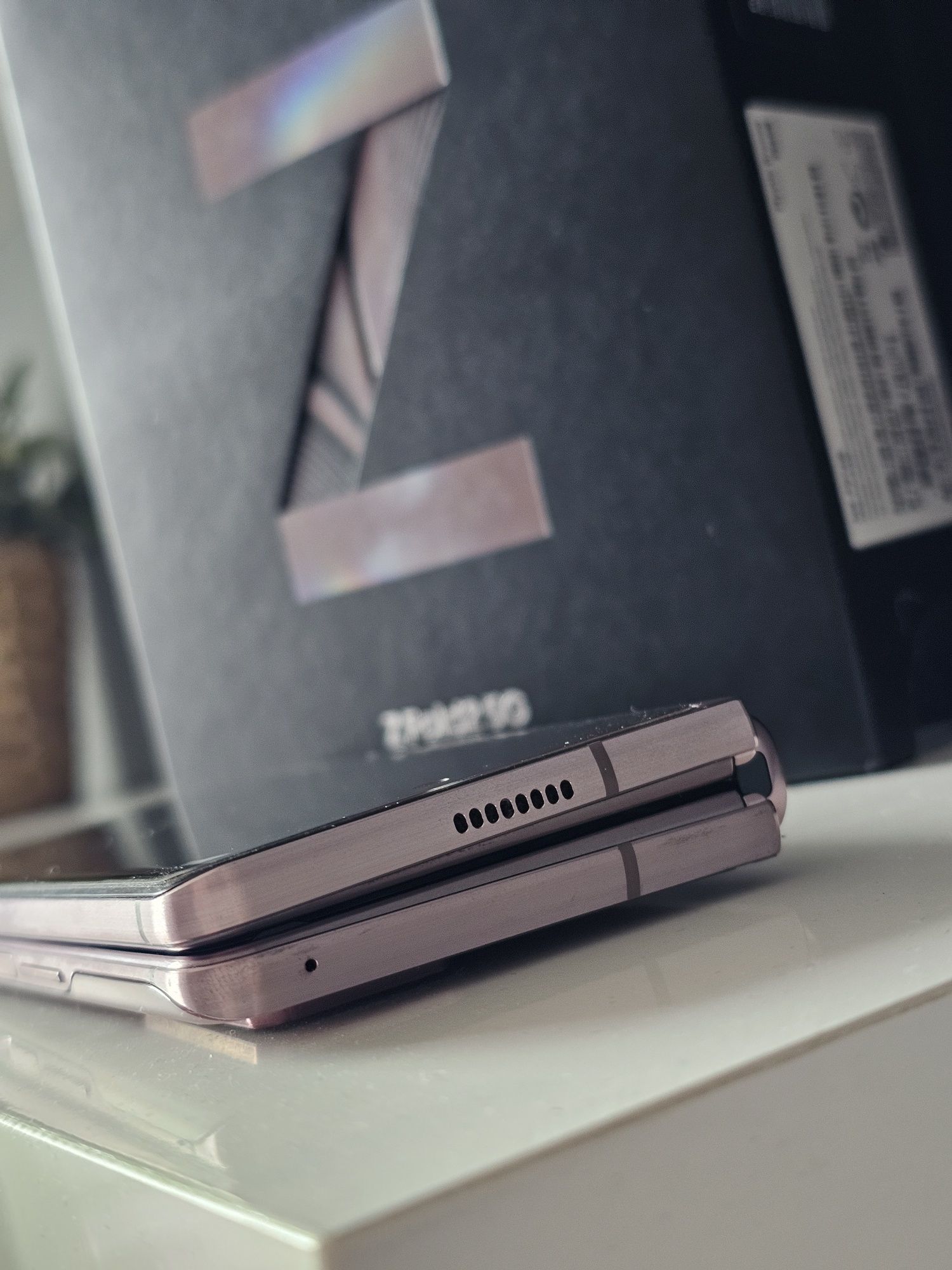 Samsung Galaxy Z Fold 2 12/256GB Miedziany - stan niemal idealny